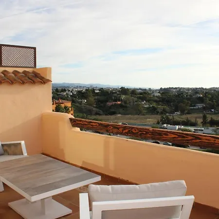 Atico Con Vista Al Mar Y Cerca Campos De Golf Estepona